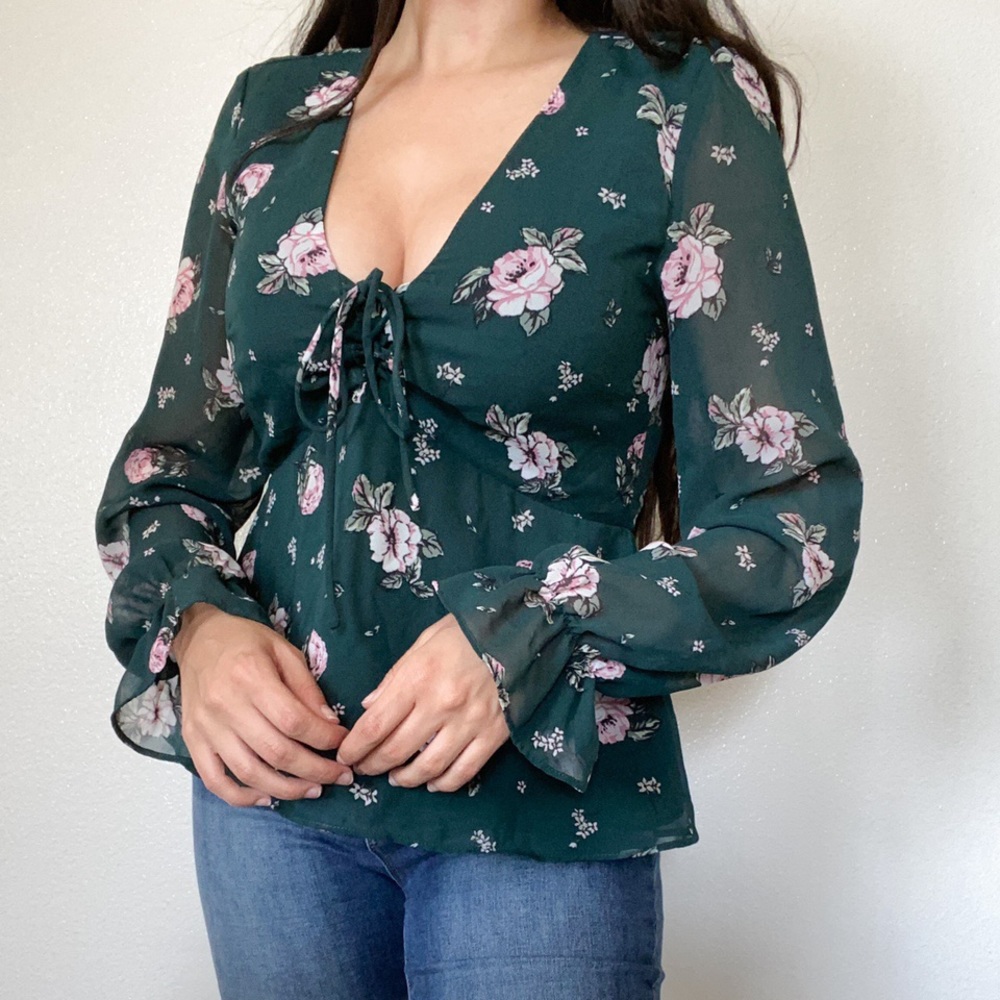 Pretty floral bell sleeves green blouse